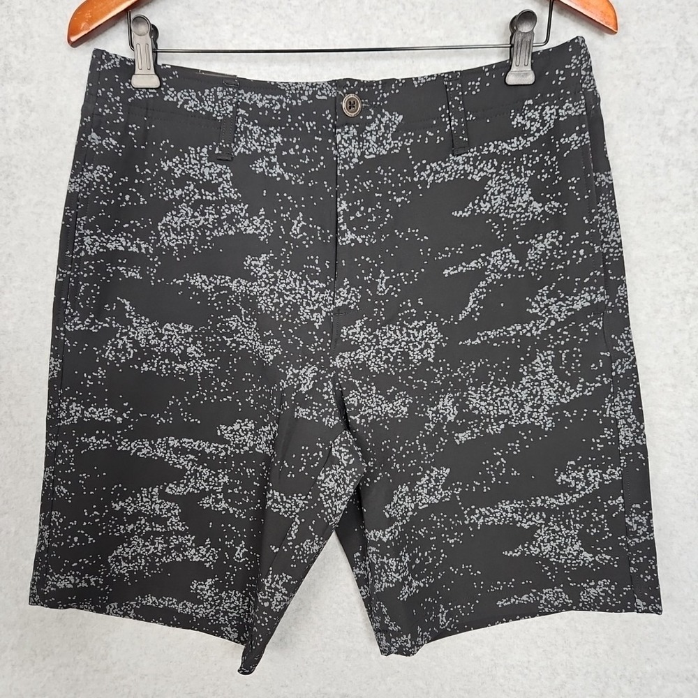 Under Armour Storm Men's Size 32 Black UA Golf 10" Printed‎ Shorts New